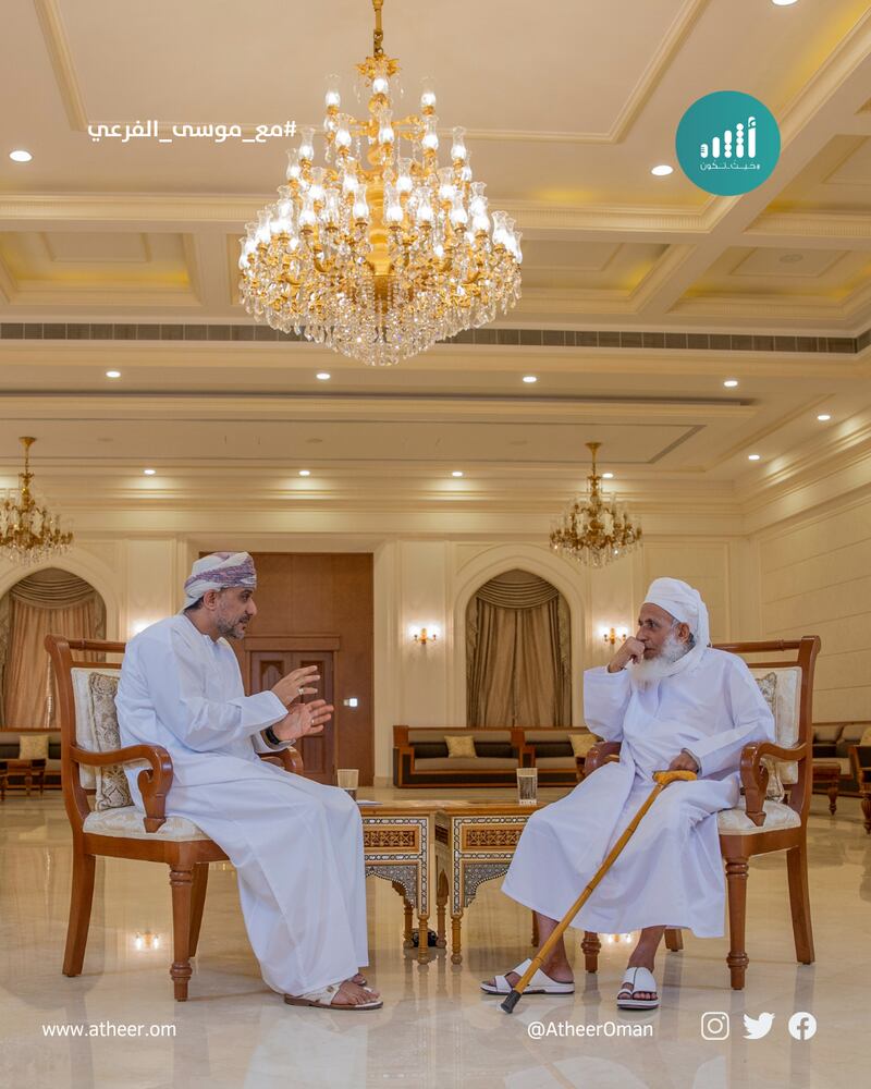 وجّه بالنظر إلى أحوال الناس والإصغاء إليهم: أبرز ما جاء في حوار سماحة الشيخ أحمد الخليلي