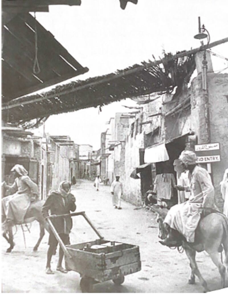 منها كرسي للسلطان قابوس ورسائل بين السلاطين والملوك: نماذج على العلاقات الوثيقة بين العمانيين والبحرينيين