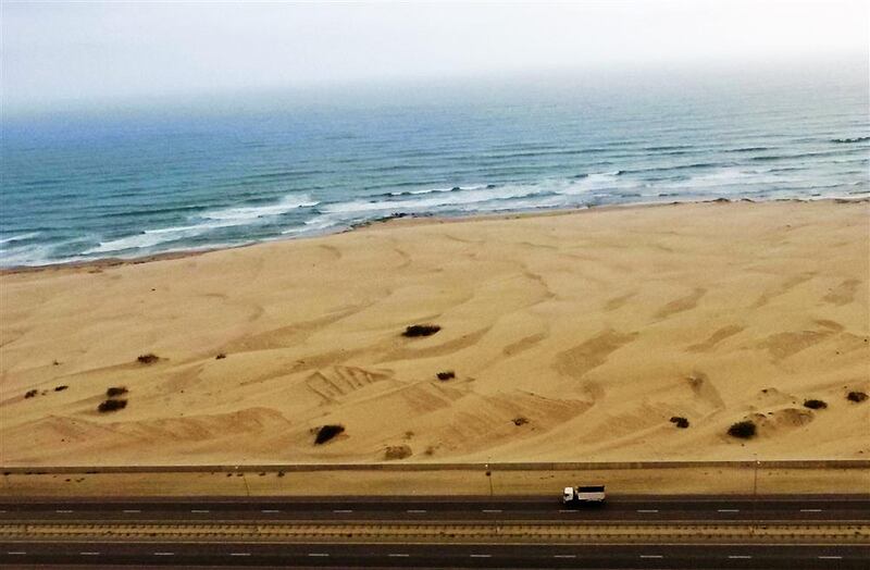 خبير جيولوجي يوضح حول الكثبان الرملية في مرباط