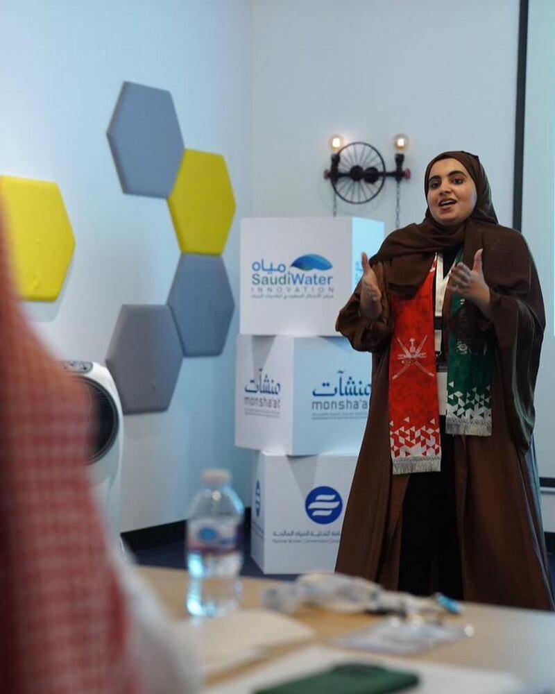 عمانية تحصد جائزة “المشروع الواعد” بالسعودية