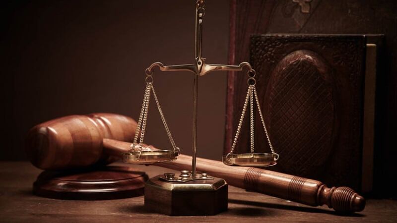 كيف أصبحت العدالة الجنائية الدولية بين وهم القانون ويقين السياسة؟