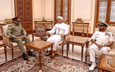 وزير المكتب السلطاني يستقبل مسؤولًا عسكريًا باكستانيًا