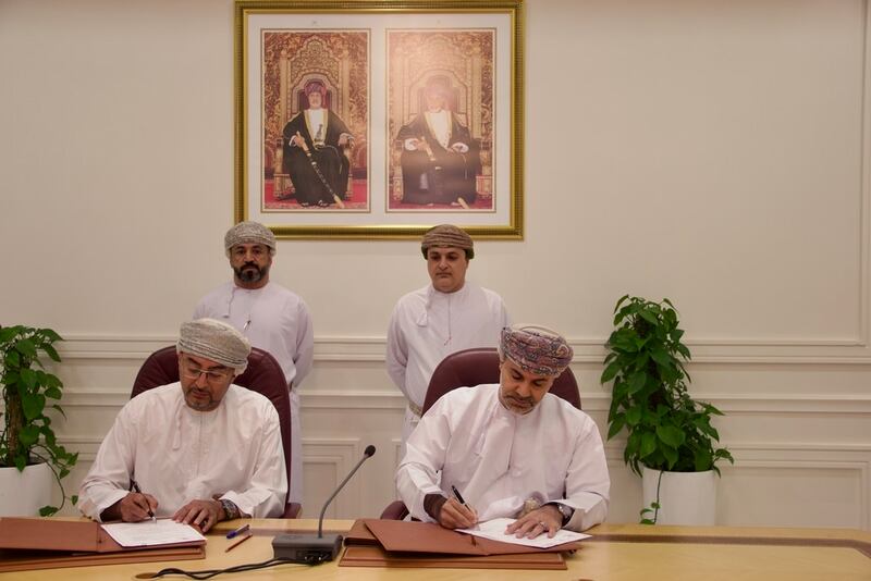 اتفاقية لإنشاء “داون تاون وبحيرة صناعية” في البريمي