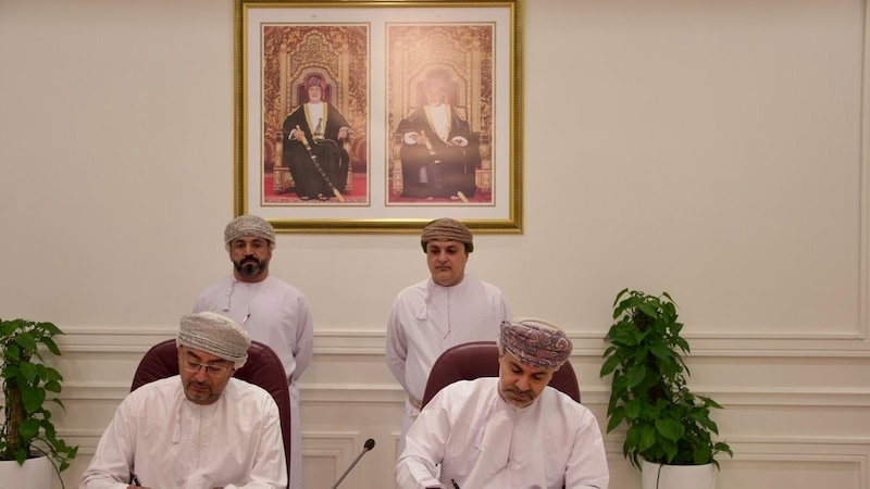 اتفاقية لإنشاء “داون تاون وبحيرة صناعية” في البريمي