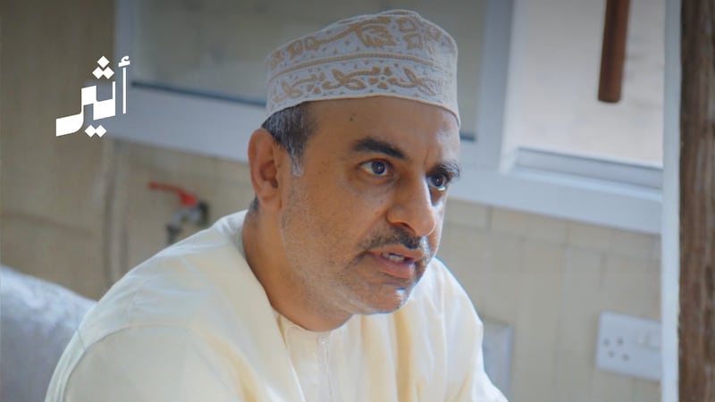 نحو 28 عامًا وهو يتقن صناعة الحلوى