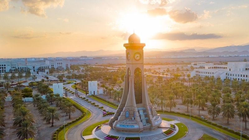 فتح باب التقديم للبكالوريوس على النفقة الخاصة في جامعة السلطان قابوس