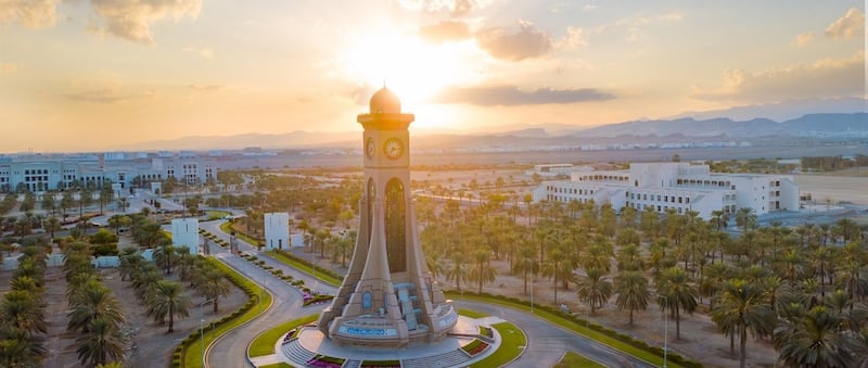 فتح باب التقديم للبكالوريوس على النفقة الخاصة في جامعة السلطان قابوس