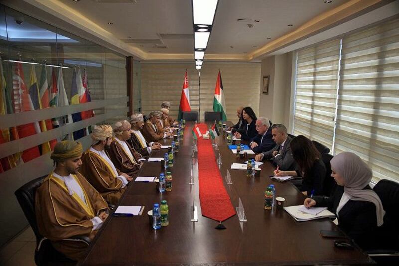 بعد إنشاء لجنة عمانية فلسطينية: مسؤول فلسطيني يصف الموقف العماني بـ “الشجاع”