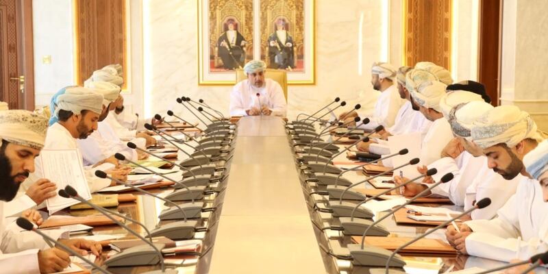 منها تشييد 6 محطات اتصالات جديدة؛ تحديد أولويات البنية الأساسية لولاية الجبل الأخضر