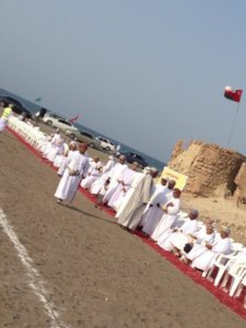 بالصور.. مهرجان شعبي بالخيول والجمال في المصنعة