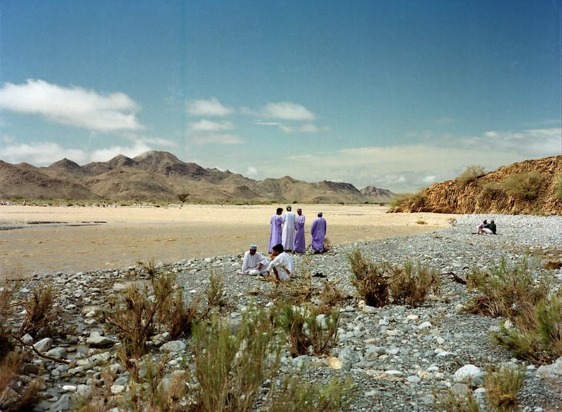 سلسلة المشتغلين بالتاريخ: الباحث العُماني الشاب الذي اكتشف معلومات مهمة عن الأحوال الجوية قديمًا