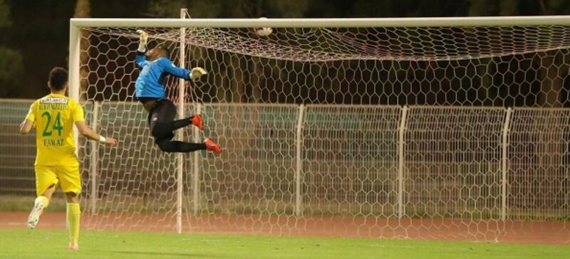 حامي عرين الأحمر يوقّع لبطل “عمانتل”