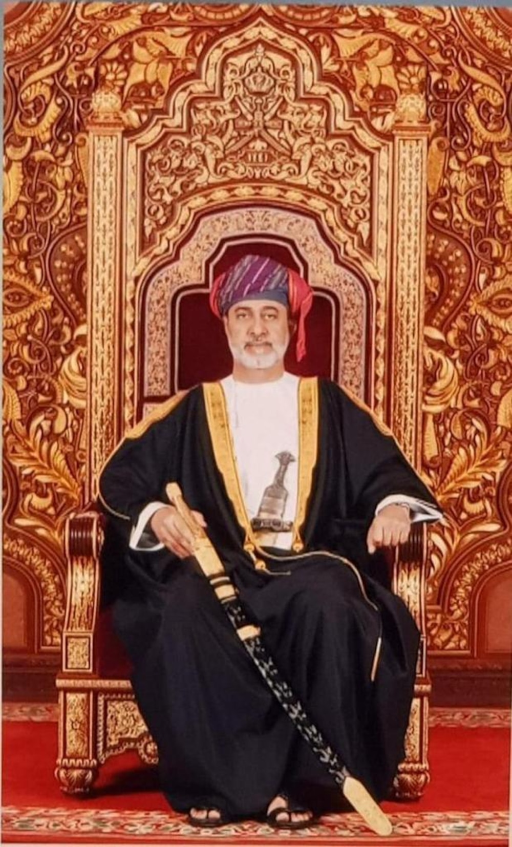 صورة رسمية لجلالة السلطان هيثم بن طارق تكشف الحرص على بروتوكول مُميّز