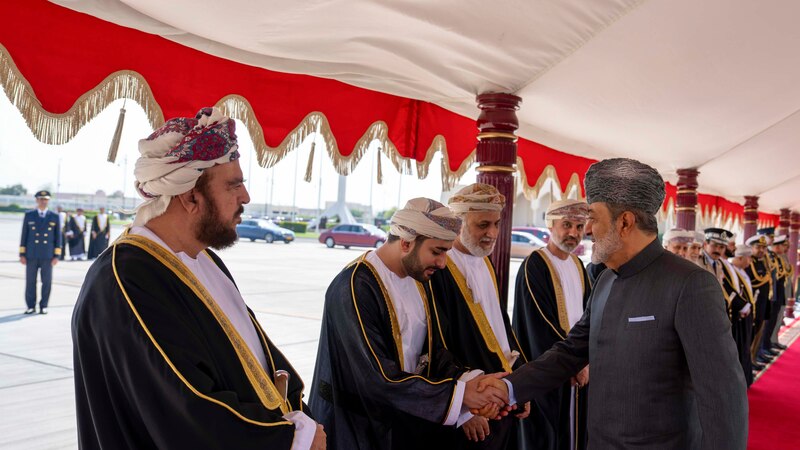 محاطًا بعناية المولى، جلالة السلطان يغادر البلاد متوجهًا إلى مملكة إسبانيا