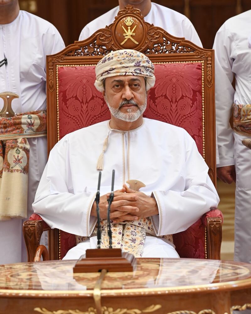 جلالة السلطان يلتقي شيوخ ولايات محافظة جنوب الشرقية