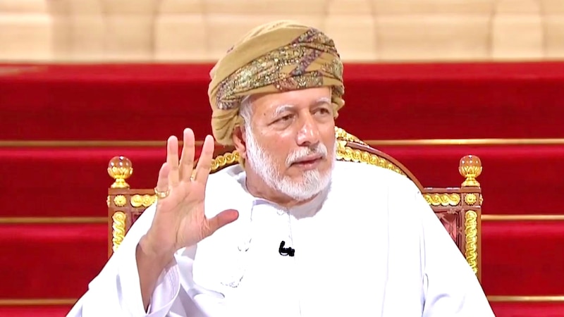 وسم #يوسف_بن_علوي يتصدر تويتر بعد حديث وصف بـ”التاريخي”