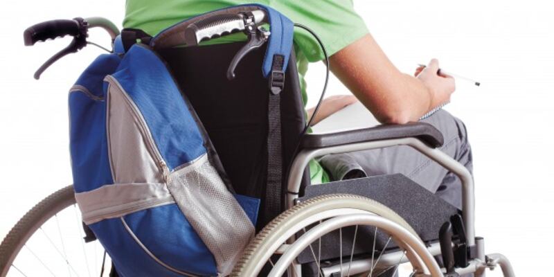 أكرم المعولي يكتب: ذوو الإعاقة قادرون على التعلم، وهذه هي أسباب تفشي الأمية بينهم