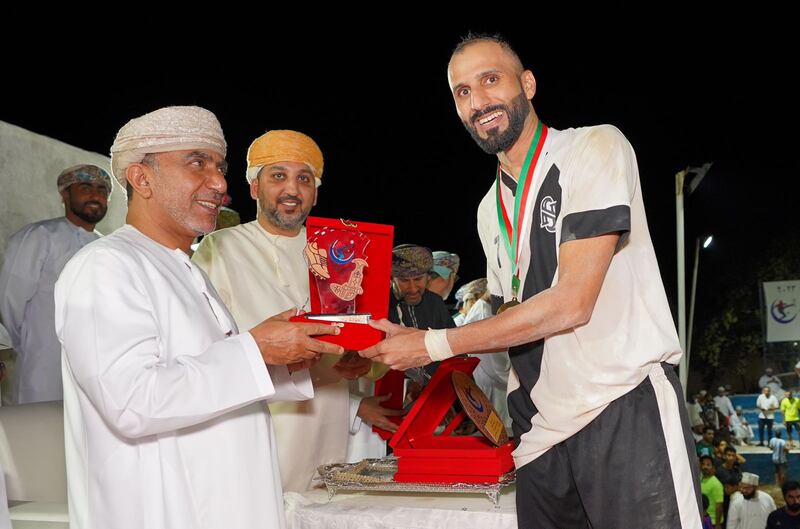 تتويج الفائز بالمباراة النهائية في بطولة ملعب المكسيك بمطرح