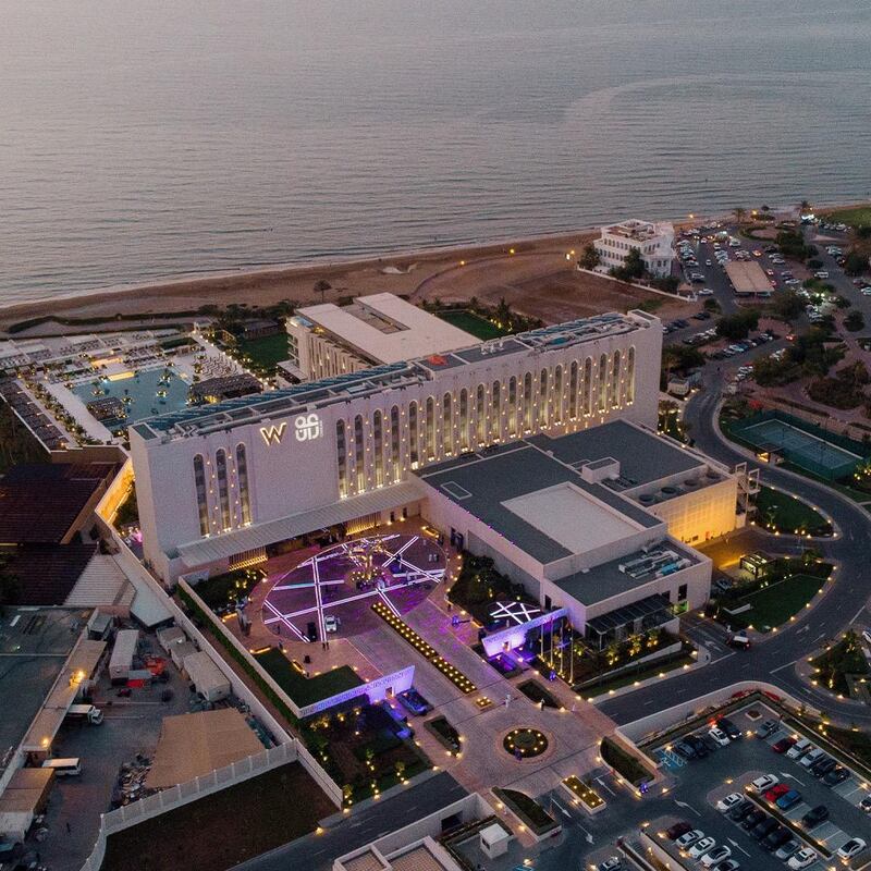 بالصور: افتتاح فندق جديد في مسقط وتوفير 100 وظيفة للعمانيين عند التدشين