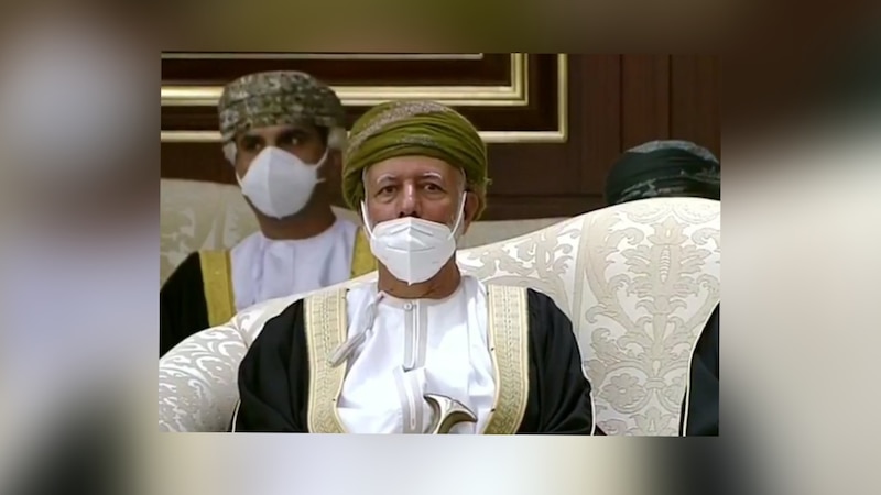 يوسف بن علوي ضمن الوفد الرسمي للسلطنة المعزّي في أمير الإنسانية