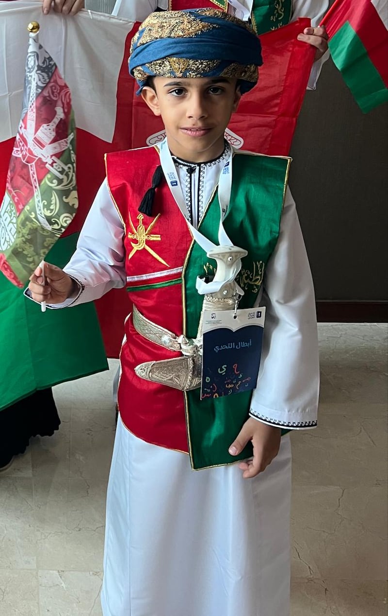بعمر 8 سنوات: طفل عماني يقرأ 100 كتاب
