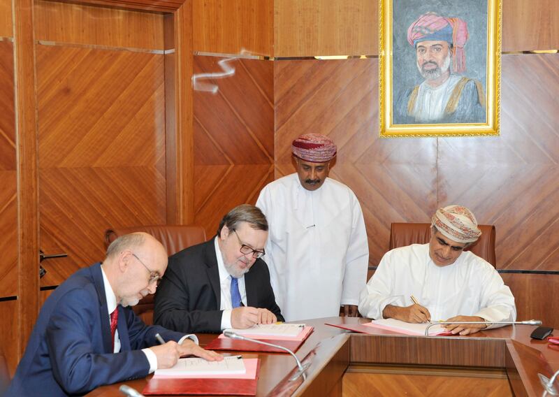 إحداها نفطية والأخرى غازية: توقيع اتفاقيتين للتنقيب في منطقتي امتياز