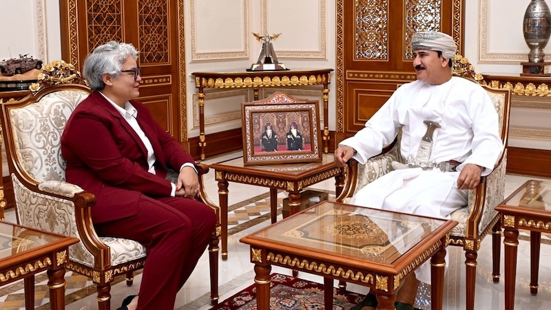 وزير المكتب السلطاني يستقبل السفيرة الأمريكية ويودع السفيرة الأردنية