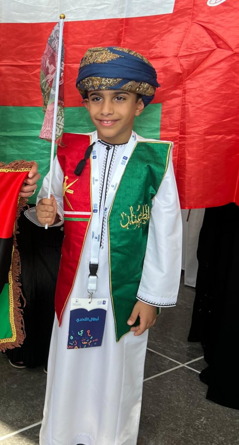بعمر 8 سنوات: طفل عماني يقرأ 100 كتاب
