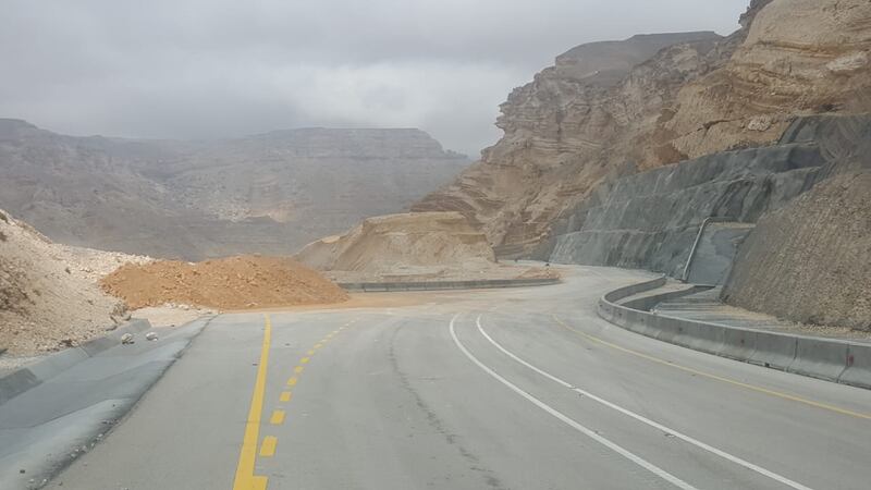 مسؤول في الطرق بظفار يوضح الانقطاعات وجهود إصلاحها 