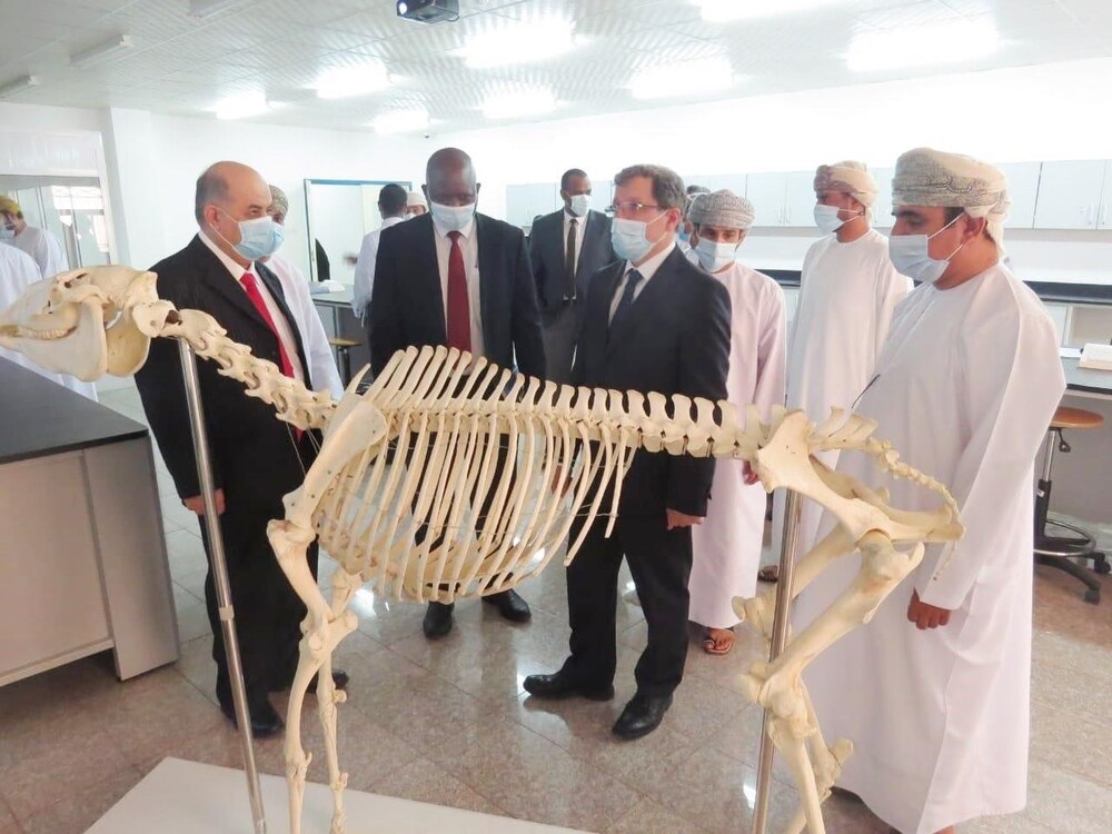 الأولى من نوعها في السلطنة: مختبرات لتدريس الطب البيطري