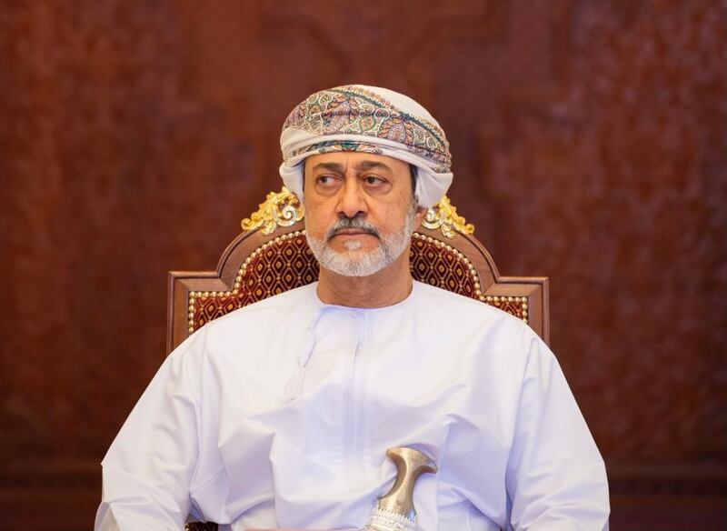 جلالة السلطان يتلقى رسالة خطية من رئيس وزراء سريلانكا