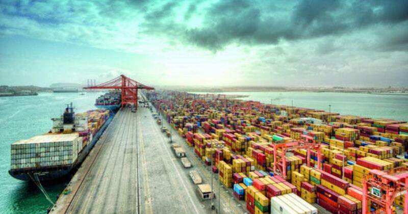 السلطنة أسرع دول العالم في مناولة سفن الحاويات