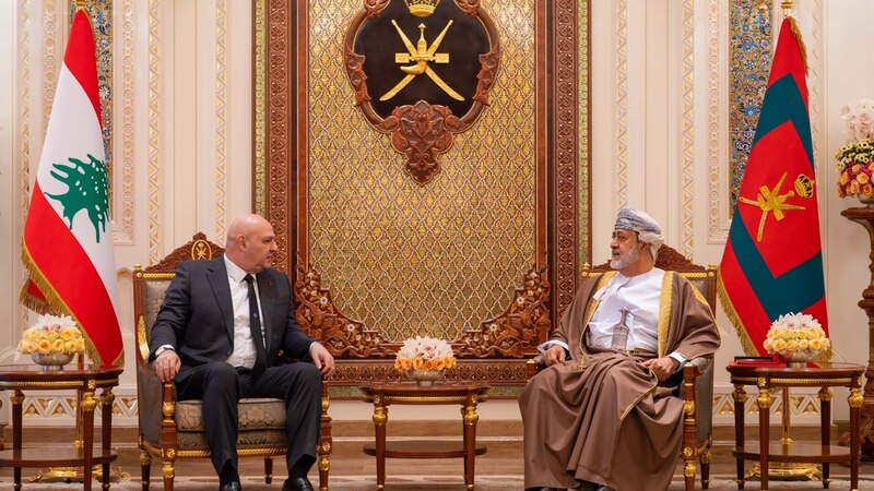 جلالةُ السُّلطان المُعظّم يعقد لقاءً خاصًّا مع الرئيس اللبناني