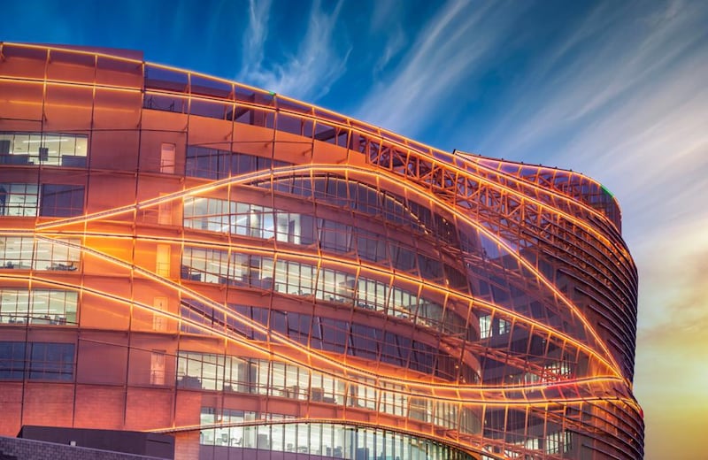 كأول مبنى في السلطنة: المقر الرئيسي لعمانتل يحصل على شهادة عالمية