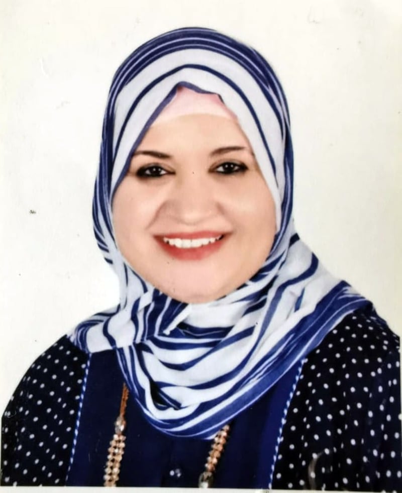 7 أسئلة تقربنا من الأستاذة هناء حُسين السكاكري و15 عامًا في عُمان