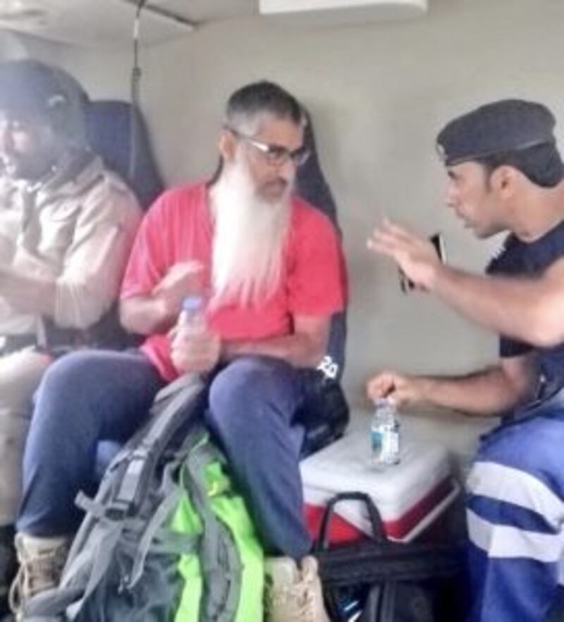 إنقاذ مواطن محتجز في جبل