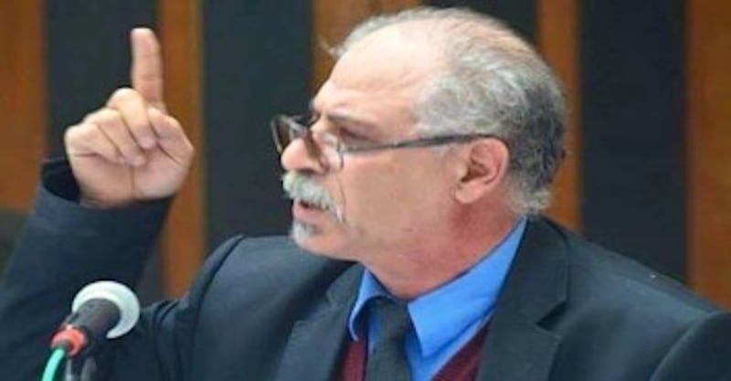 لـ “أثير”: 5 أسئلة في حضرة الشاعر الفلسطيني جميل حمادة