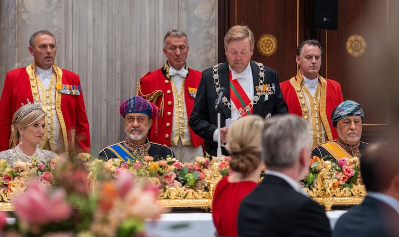 الملك الهولندي يَصِفُ سلطنة عُمان بـ ”قوة وساطة فاعلة“، ويؤكد: علاقاتنا تمتد لأكثر من 400 عام