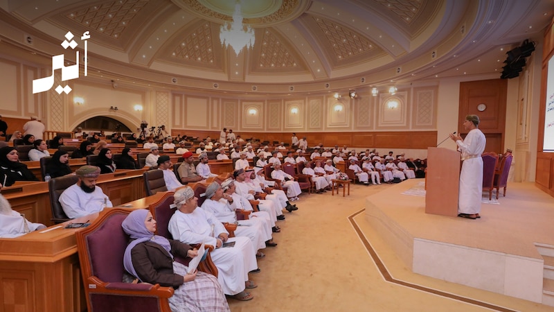 من يختار ما نراه على هواتفنا؟ قراءة في تأثير المنصات الرقمية على الوعي والمجتمع