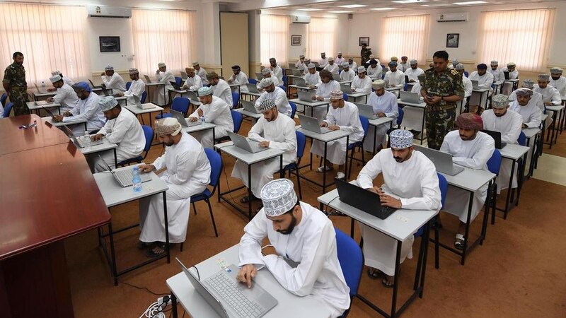 البدء في إجراءات تجنيد الضباط بقوات السلطان المسلحة