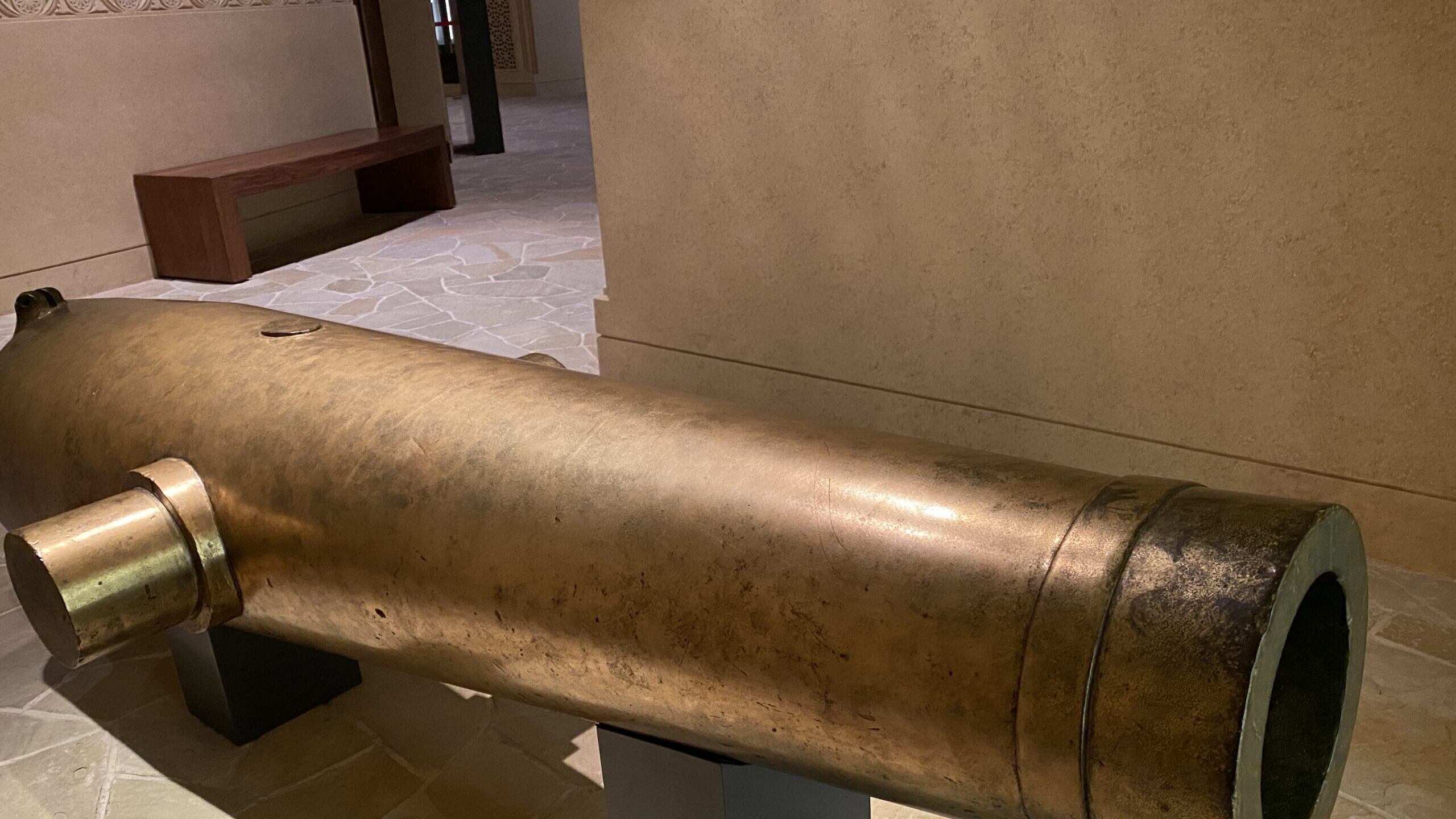 جُلب من أمريكا: تعرّف على المدفع الذي جاء بطلب من سلطان عُمان