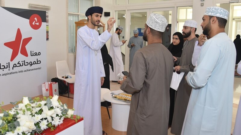 بنك مسقط يشارك في معرض فرص التدريب والتوظيف بكلية الدراسات المصرفية والمالية