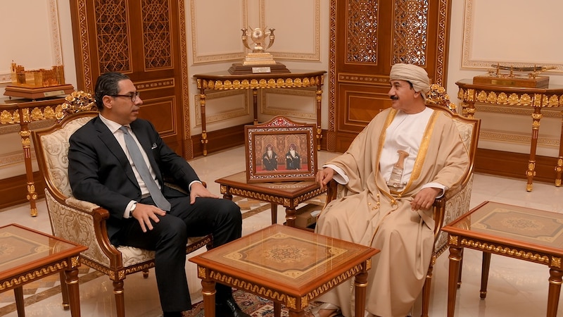 وزير المكتب السلطاني يستقبل مسؤولا قبرصيا