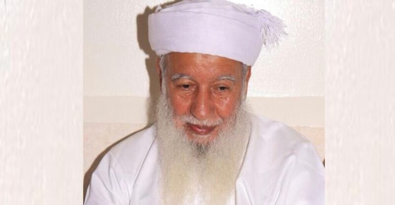 بينهم “امرأة عالِمة”: تعرّف على أسرة “أولاد محمود القلاهتة” العُمانية وشغفها بالعلم