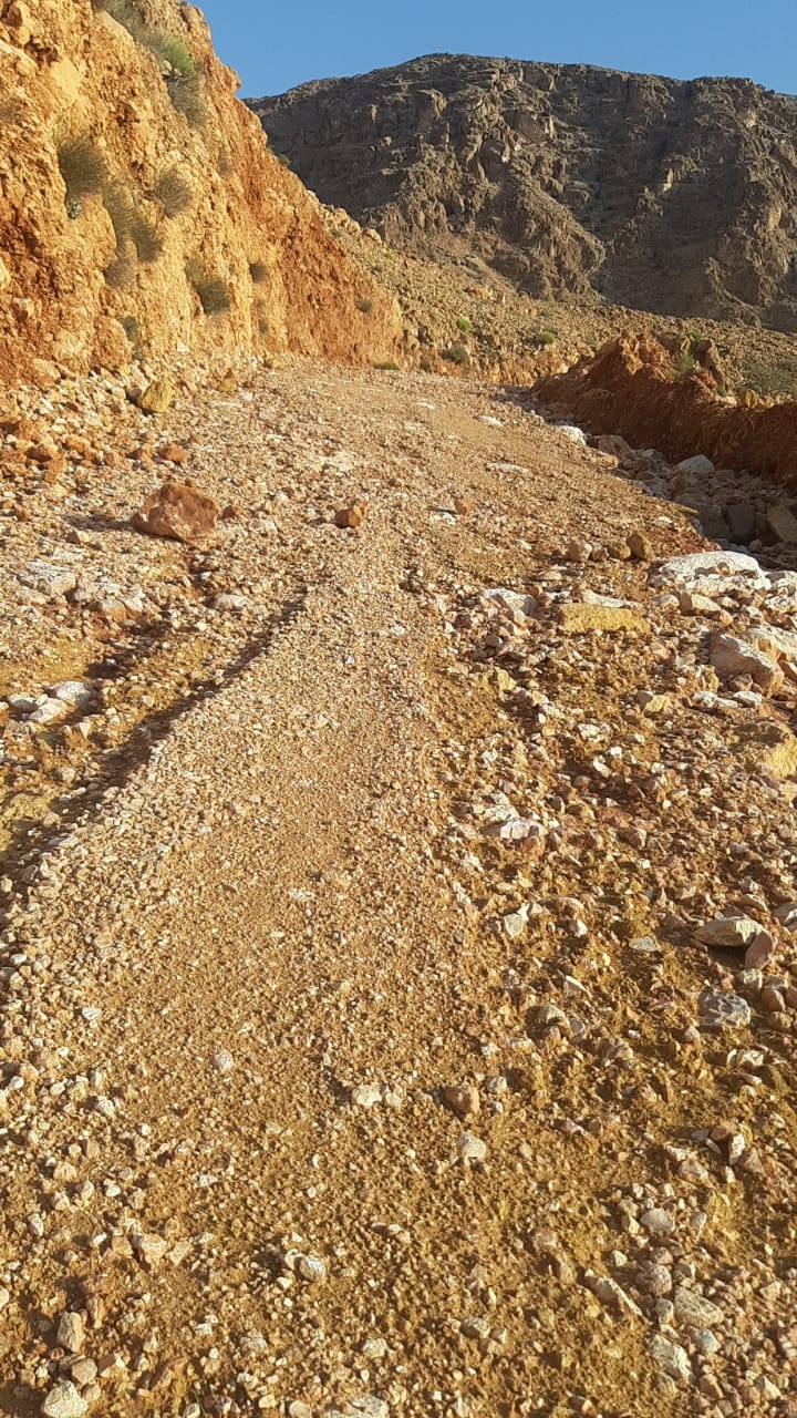 سيوصِل إلى كهف الجن وقرى باردة في الصيف: متى سيرى طريق “عمق الرباخ” النور؟