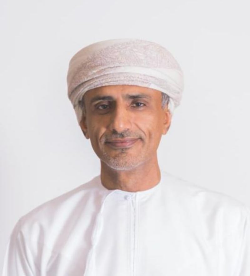 إعادة التيار الكهربائي للمناطق التي تأثرت بمنخفض محافظة ظفار