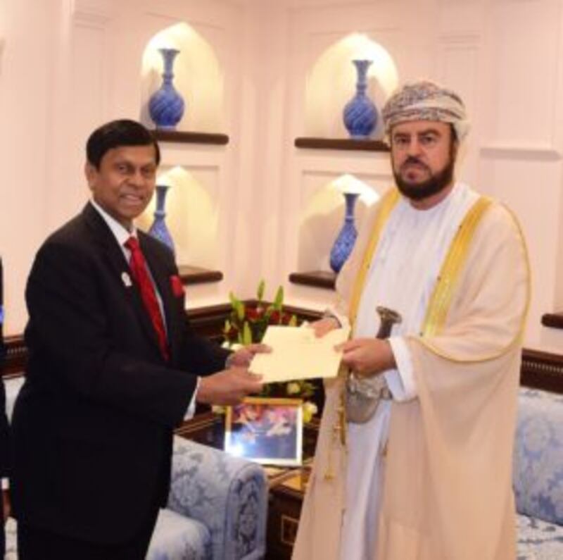 جلالة السلطان يتلقى رسالة خطية من رئيس وزراء سريلانكا