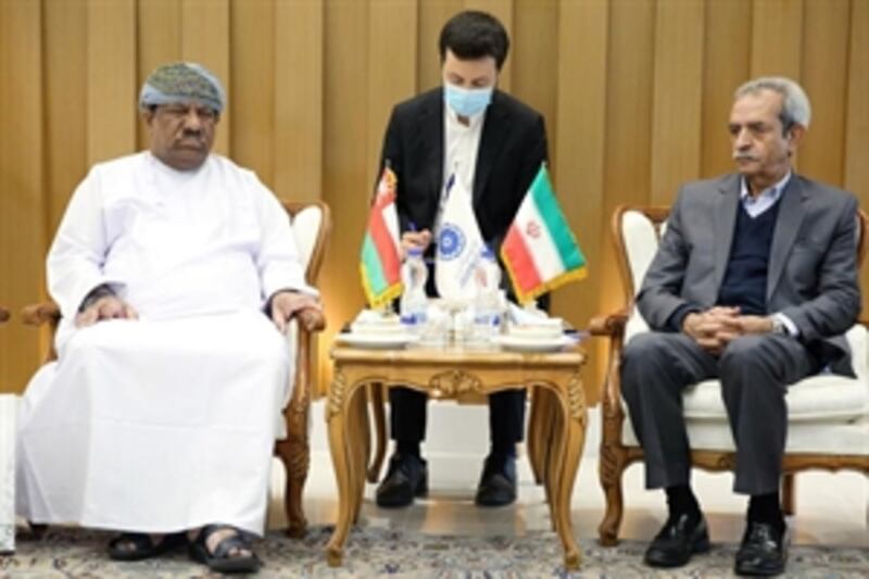 سلطنة عمان تعقد مباحثات مع إيران