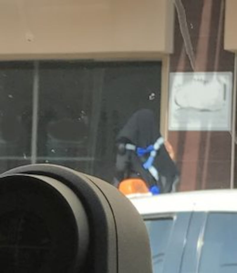 من الغرفة الفندقية 710 بدأت القصة … دعارة في مسقط يُديرها وافد ويدّعي وجود عُمانيات