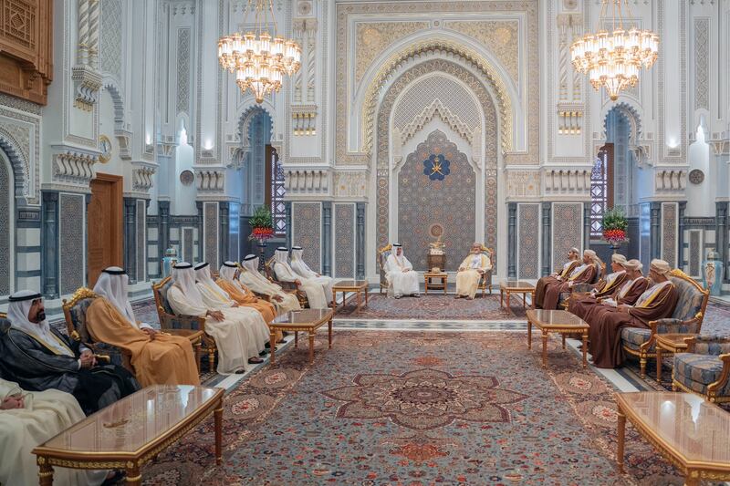 جلالة السلطان يقيم مأدبة غداء لحاكم إمارة رأس الخيمة